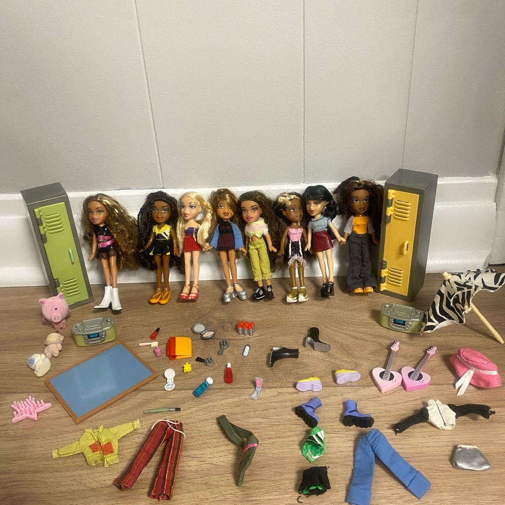Vintage Lil Bratz Lot (dolls and accessories)
